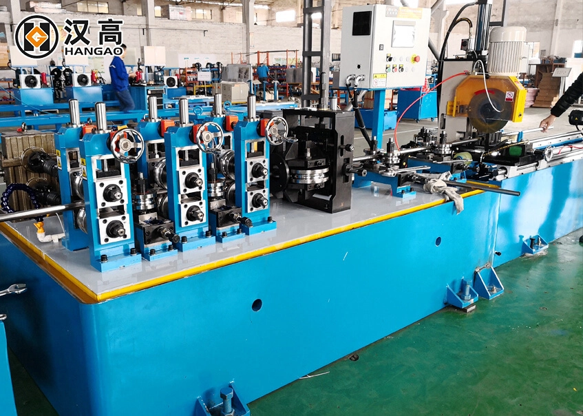 Induction annealing machine