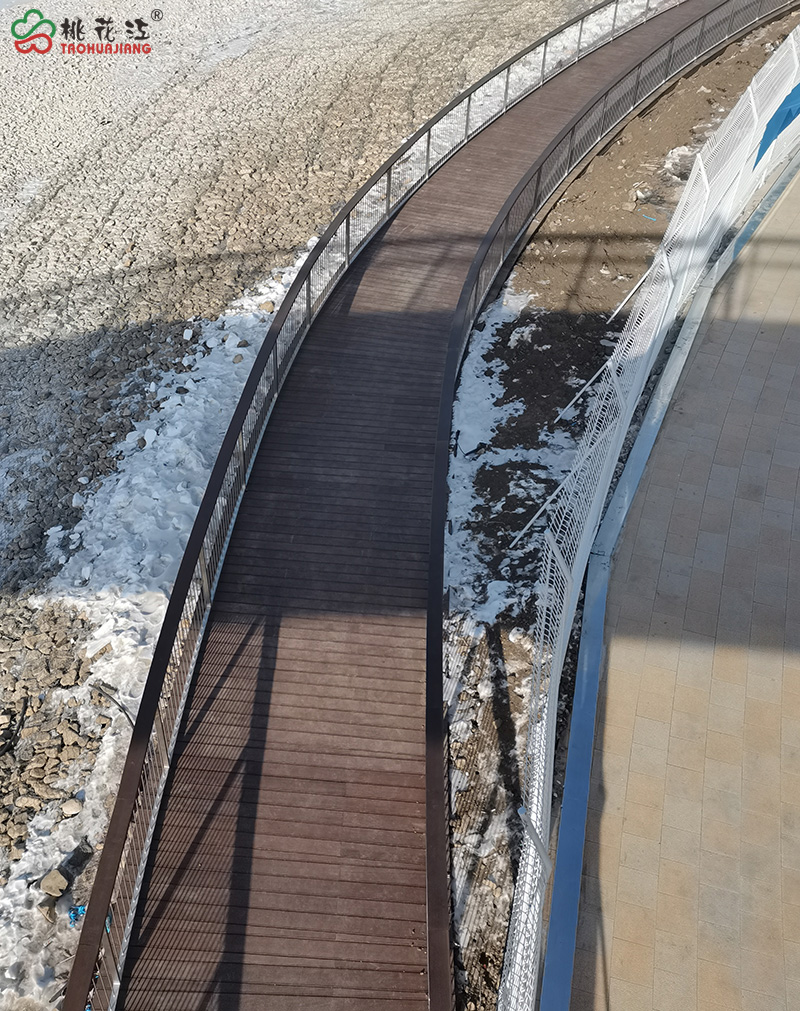 冬奥景观湖环湖竹木栈道