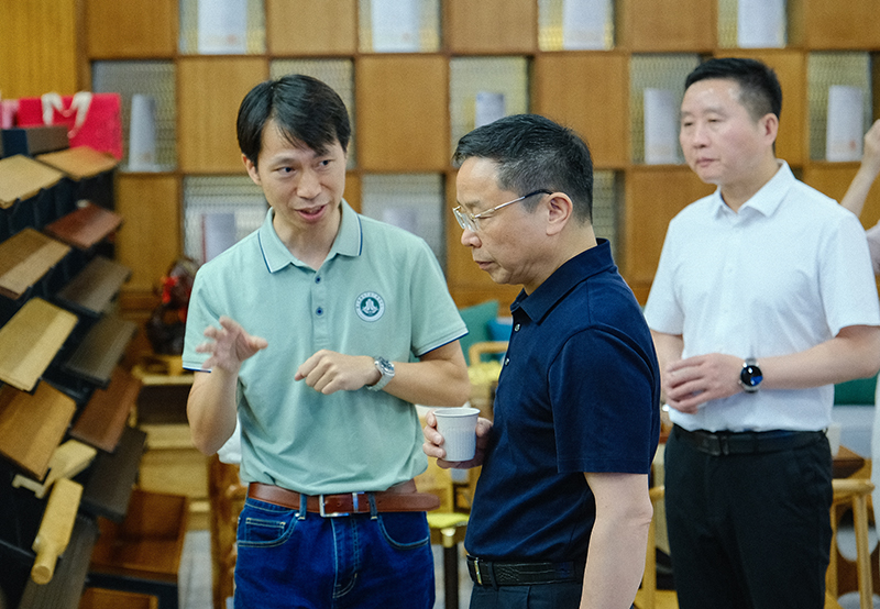 湖南省林业局党组书记、局长吴剑波一行了解竹产品相关情况